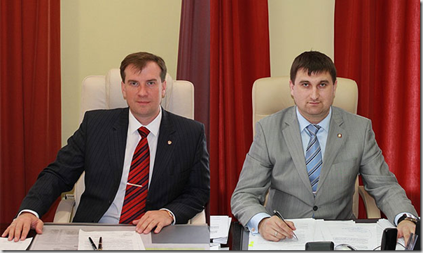 Денис Стрельцов (слева) и его заместитель Владимир Теплухин покинули свои кресла